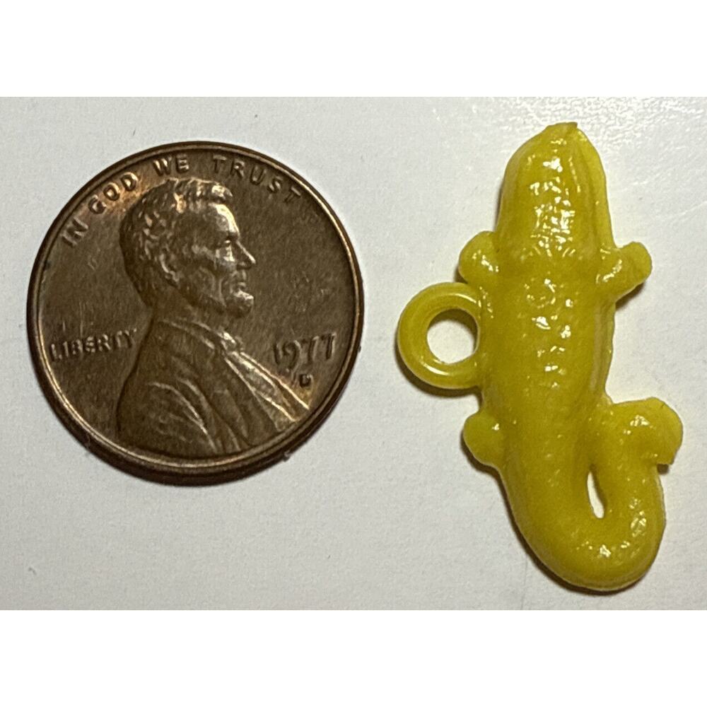 Vintage Cracker Jack Yellow Crocodile/Alligator Celluloid Charm 1D